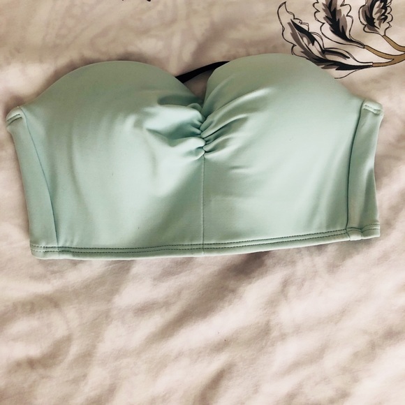 Super cute two piece! Lightly worn - Picture 2 of 3